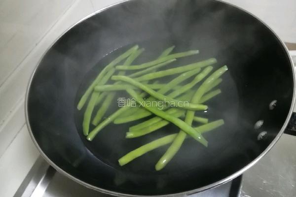 凉拌豆角的做法图解2