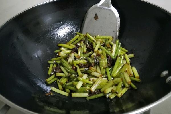 蒜苔炒牛肉的做法图解8