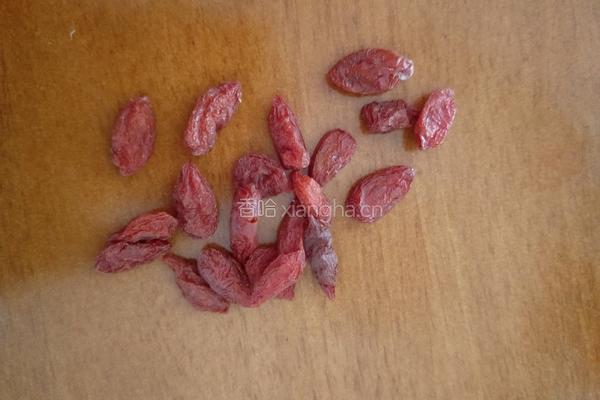 山药红枣枸杞粥的做法图解3