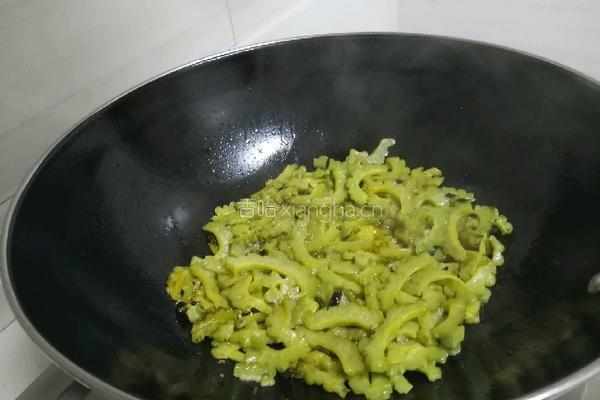 清炒苦瓜的做法图解4