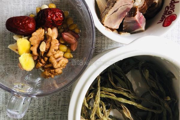 腊肉炖干缸豆的做法图解2