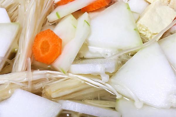 冻豆腐粉条丸子汤的做法图解1