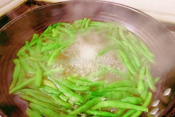 牛腩炒四季豆的做法图解4