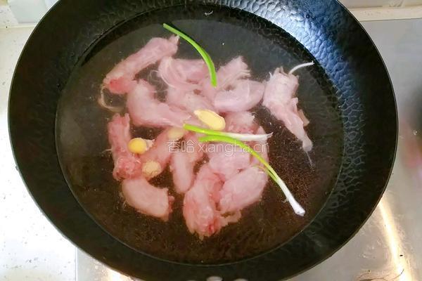 既是零食又是下饭菜的香卤鸡脖的做法图解2