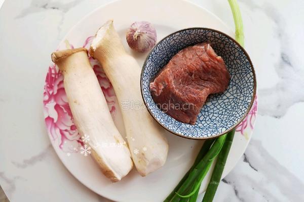 杏鲍菇炒牛肉的做法图解1