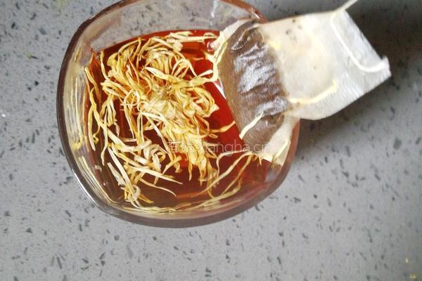 金丝皇菊 红茶的做法图解3