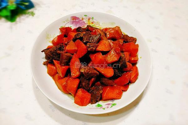 胡萝卜烧牛腩的做法图解1