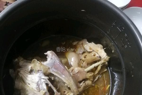 电饭煲蒸鸡的做法图解8