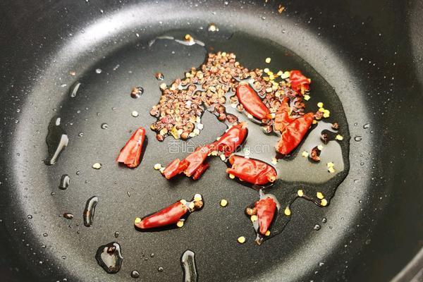 肉丝酱拌面的做法图解2