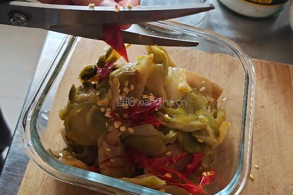 香辣肉末榨菜的做法图解3