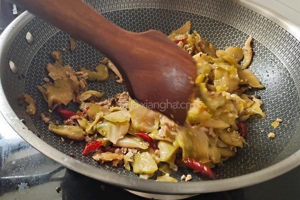 香辣肉末榨菜的做法图解7