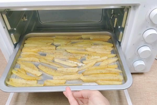 椒盐味的烤薯条的做法图解6