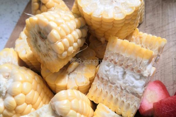 玉米萝卜排骨汤的做法图解4