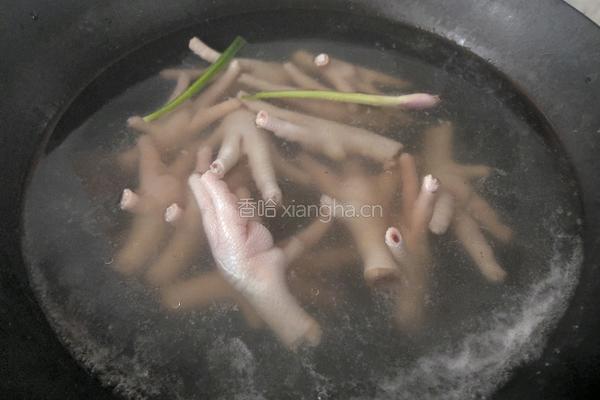 啤酒卤鸡爪的做法图解2