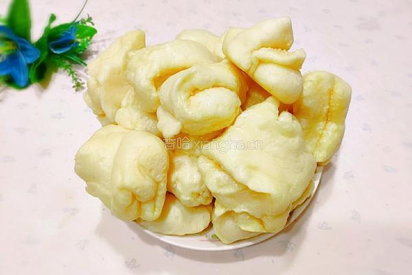 奶香芝麻花卷的做法图解1
