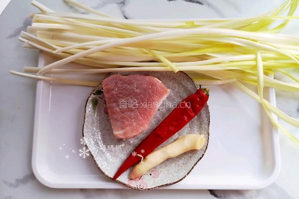 韭黄炒肉丝的做法图解1