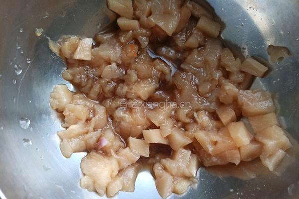 胡萝卜鸡丁炒饭的做法图解2