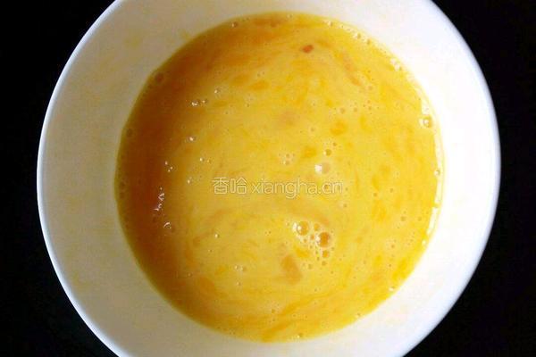 胡萝卜鸡丁炒饭的做法图解3