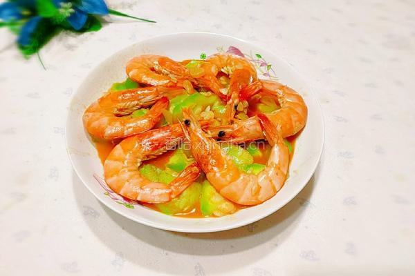 丝瓜炒南美白对虾的做法图解1