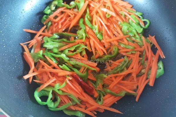 酸辣胡萝卜青椒土豆丝的做法图解4