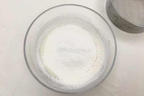 草莓瑞士蛋糕卷的做法图解3