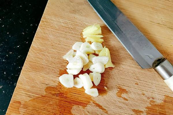 土豆烧牛腱的做法图解5