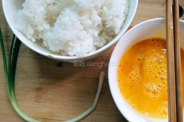 猪油蛋炒饭的做法图解1