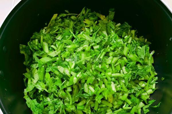 炸茼蒿丸子的做法图解2