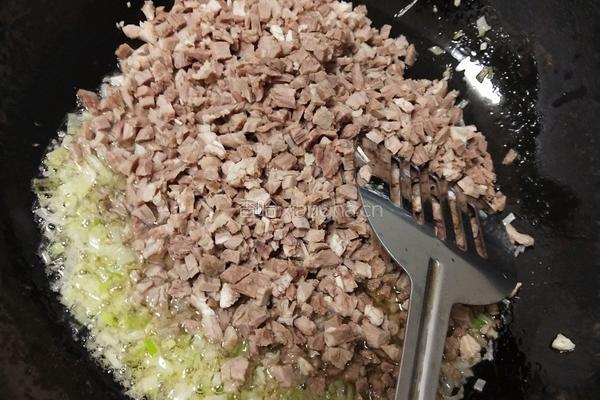 香辣香菇牛肉酱的做法图解3