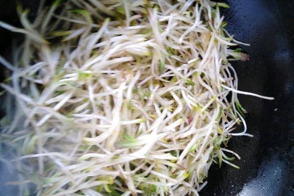 甜韭菜炒鸡蛋之春机的做法图解3