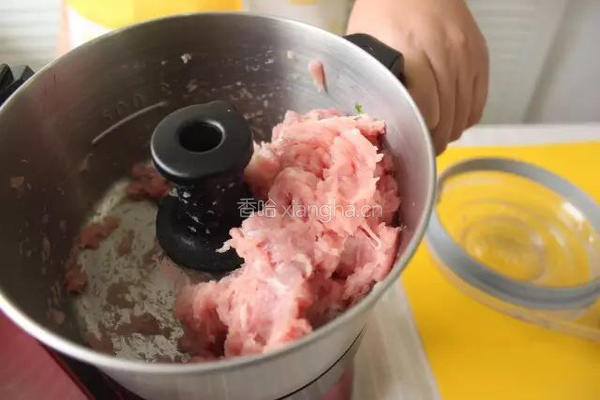 煮一锅小白菜丸子汤，有菜有肉还有汤的做法图解1