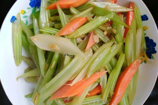 清炒芹菜之青涩的做法图解4