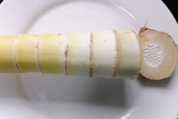 雪菜炒春笋的做法图解1