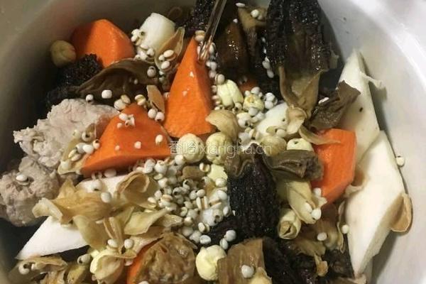羊肚菌排骨汤的做法图解4