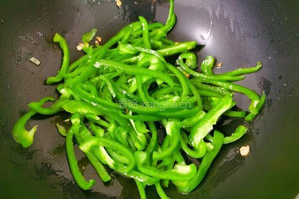 蘑菇炒尖椒的做法图解8