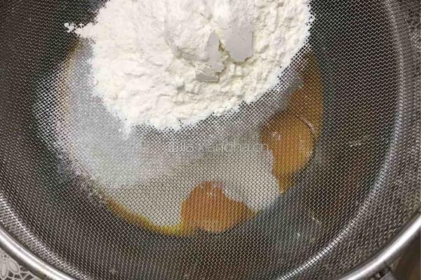 酸奶蛋糕的做法图解3