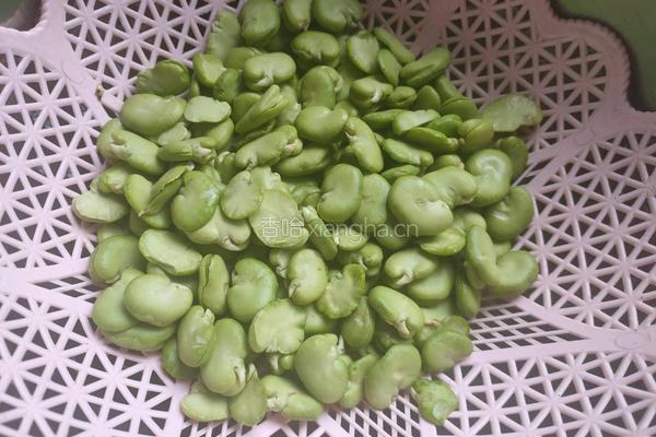 爆炒雪菜蚕豆瓣的做法图解1