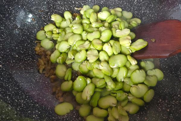 爆炒雪菜蚕豆瓣的做法图解5