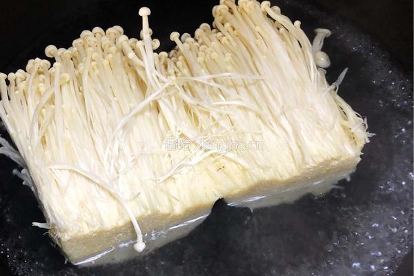 凉拌金针菇的做法图解1