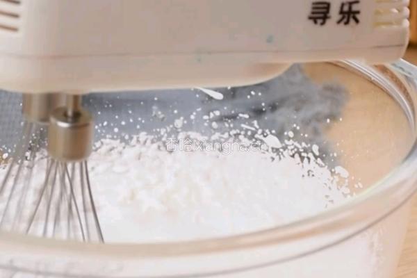 减肥也能吃的草莓酸奶蛋糕6步简单搞定的做法图解3