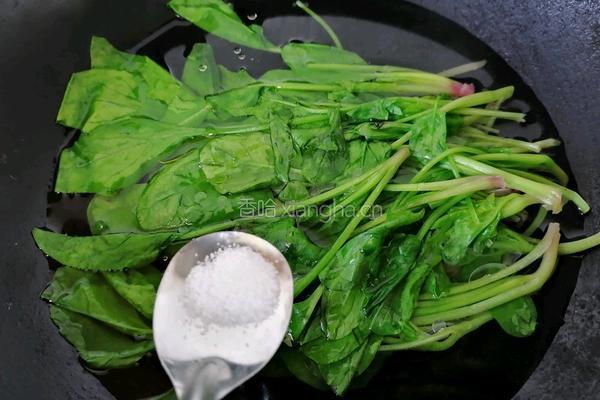 菠菜拌花生米的做法图解3