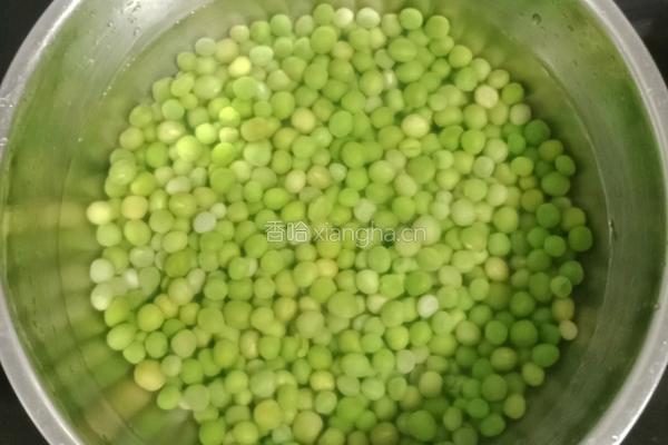牛肉粒炒豌豆的做法图解6