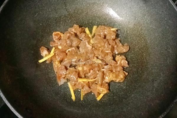 牛肉粒炒豌豆的做法图解7