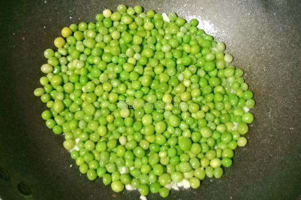牛肉粒炒豌豆的做法图解10