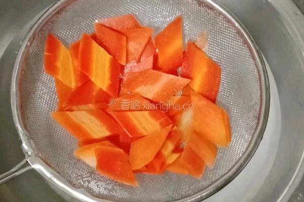 西蓝花炒胡萝卜的做法图解8