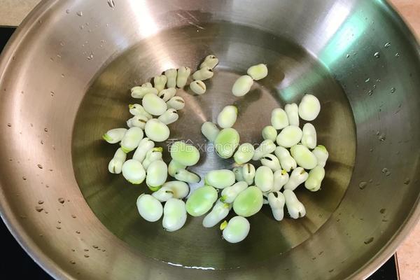 折耳根拌胡豆的做法图解2