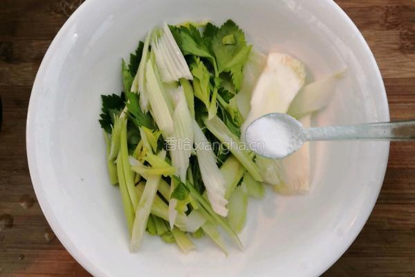 爆炒西芹木耳的做法图解9