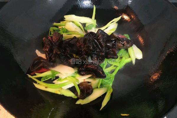 爆炒西芹木耳的做法图解14