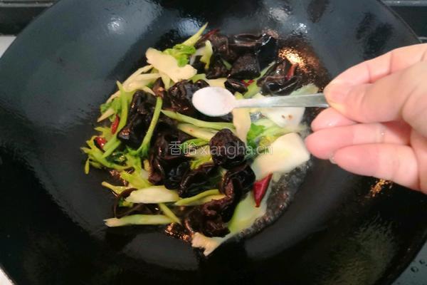 爆炒西芹木耳的做法图解16