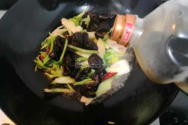爆炒西芹木耳的做法图解17